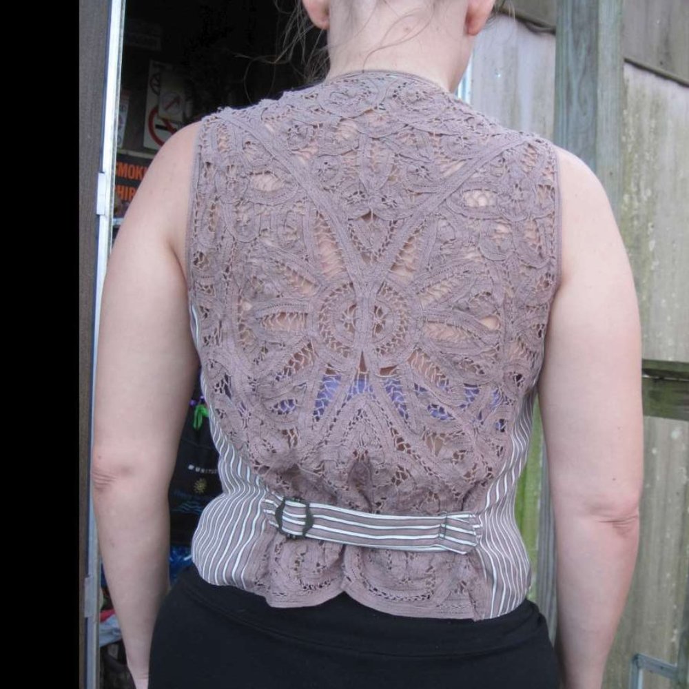 Lynn Ritchie M Beige Tan Vertical Striped Vest Top Chain Buttons Crochet Back